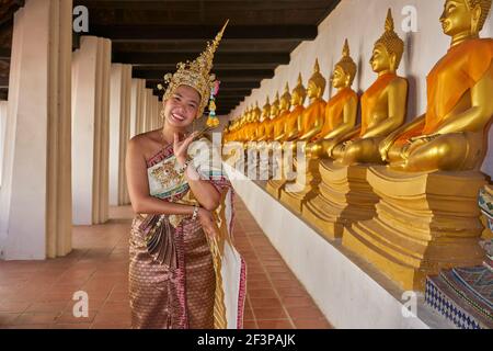 Thailand, Ayutthaya, thailändische Tänzerin in traditioneller Kleidung Stockfoto