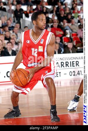 BASKETBALL - FRANZÖSISCHE MEISTERSCHAFT PRO A - 2005/2006 - CHOLET (FRA) - 5/11/2005 - FOTO : PASCAL ALLEE / HOT SPORTS / DPPI CHOLET VS NANCY - TED BERRY (ENG/NANCY) Stockfoto