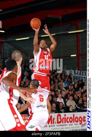 BASKETBALL - FRANZÖSISCHE MEISTERSCHAFT PRO A - 2005/2006 - CHOLET (FRA) - 5/11/2005 - FOTO : PASCAL ALLEE / HOT SPORTS / DPPI CHOLET VS NANCY - TED BERRY (ENG/NANCY) Stockfoto