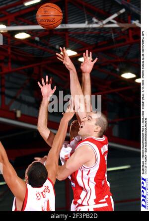 BASKETBALL - FRANZÖSISCHE MEISTERSCHAFT PRO A - 2005/2006 - CHOLET (FRA) - 5/11/2005 - FOTO : PASCAL ALLEE / HOT SPORTS / DPPI CHOLET VS NANCY - DAN MCCLINTOCK (USA/NANCY) Stockfoto