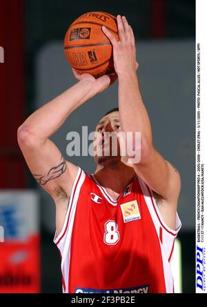 BASKETBALL - FRANZÖSISCHE MEISTERSCHAFT PRO A - 2005/2006 - CHOLET (FRA) - 5/11/2005 - FOTO : PASCAL ALLEE / HOT SPORTS / DPPI CHOLET VS NANCY - DAN MCCLINTOCK (USA/NANCY) Stockfoto