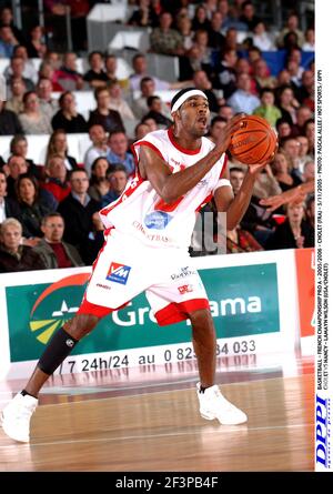 BASKETBALL - FRANZÖSISCHE MEISTERSCHAFT PRO A - 2005/2006 - CHOLET (FRA) - 5/11/2005 - FOTO : PASCAL ALLEE / HOT SPORTS / DPPI CHOLET VS NANCY - LAMAYN WILSON (USA/CHOLET) Stockfoto