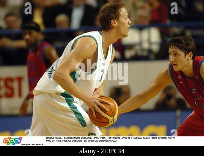 BASKETBALL - EUROLEAGUE 2006/2007 - PAU (FRA) - 08/11/2006 - FOTO : PASCAL ALLEE / HOT SPORTS / DPPI PAU ORTHEZ V CSKA MOSCOU - (7) BRITTON JOHNSEN (PAU) Stockfoto