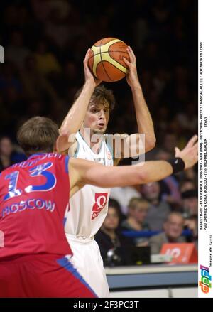 BASKETBALL - EUROLEAGUE 2006/2007 - PAU (FRA) - 08/11/2006 - FOTO : PASCAL ALLEE / HOT SPORTS / DPPI PAU ORTHEZ V CSKA MOSCOU - (15) MICHAEL BAUER (PAU) Stockfoto