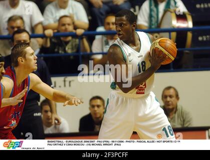 BASKETBALL - EUROLEAGUE 2006/2007 - PAU (FRA) - 08/11/2006 - FOTO : PASCAL ALLEE / HOT SPORTS / DPPI PAU ORTHEZ V CSKA MOSCOU - (18) MICHAEL WRIGHT (PAU) Stockfoto