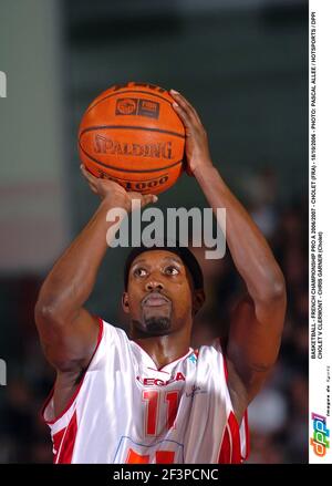 BASKETBALL - FRANZÖSISCHE MEISTERSCHAFT PRO A 2006/2007 - CHOLET (FRA) - 18/10/2006 - FOTO: PASCAL ALLEE / HOTSPORTS / DPPI CHOLET V CLERMONT - CHRIS GARNER (CHOLET) Stockfoto