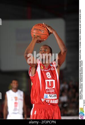 BASKETBALL - FRANZÖSISCHE MEISTERSCHAFT PRO A 2008/2009 - CHOLET (FRA) - 11/10/2008 - FOTO : PASCAL ALLEE / HOT SPORTS / DPPI CHOLET V GRAVELINES - RODRIGUE BEAUBOIS / CHOLET Stockfoto