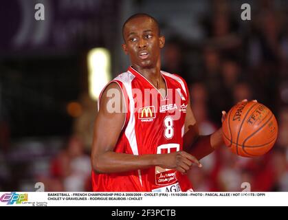 BASKETBALL - FRANZÖSISCHE MEISTERSCHAFT PRO A 2008/2009 - CHOLET (FRA) - 11/10/2008 - FOTO : PASCAL ALLEE / HOT SPORTS / DPPI CHOLET V GRAVELINES - RODRIGUE BEAUBOIS / CHOLET Stockfoto