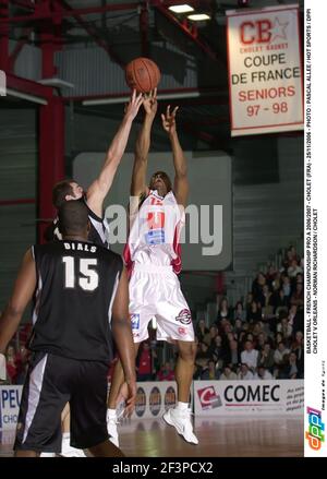 BASKETBALL - FRANZÖSISCHE MEISTERSCHAFT PRO A 2006/2007 - CHOLET (FRA) - 25/11/2006 - FOTO : PASCAL ALLEE / HOT SPORTS / DPPI CHOLET V ORLEANS - NORMAN RICHARDSON / CHOLET Stockfoto