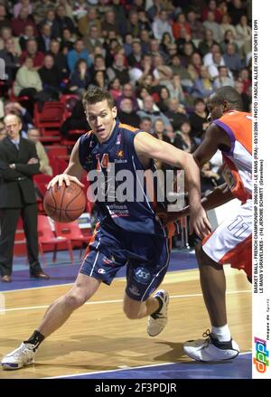 BASKETBALL - FRANZÖSISCHE MEISTERSCHAFT 2006/2007 - LE MANS (FRA) - 03/12/2006 - FOTO : PASCAL ALLEE / HOT SPORTS / DPPI LE MANS V GRAVELINES - (14) JEROME SCHMITT (GRAVELINES) Stockfoto