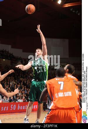 BASKETBALL - EUROLEAGUE 2008 / 2009 - LE MANS (FRA) - 03/12/2008 - FOTO : PASCAL ALLEE / HOT SPORTS / DPPILE MANS V MALAGA - ROBERT ARCHIBALD (MALAGA) Stockfoto