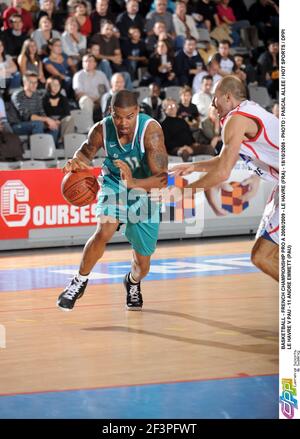 BASKETBALL - FRANZÖSISCHE MEISTERSCHAFT PRO A 2008/2009 - LE HAVRE (FRA) - 18/10/2008 - FOTO : PASCAL ALLEE / HOT SPORTS / DPPI LE HAVRE V PAU - 11 ANDRE EMMETT (PAU) Stockfoto