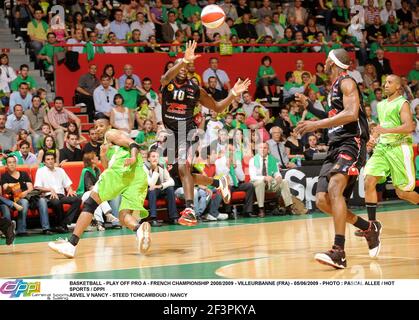 BASKETBALL - PLAY OFF PRO A - FRANZÖSISCHE MEISTERSCHAFT 2008/2009 - VILLEURBANNE (FRA) - 05/06/2009 - FOTO : PASCAL ALLEE / HOT SPORTS / DPPI ASVEL V NANCY - STEED TCHICAMBOUD / NANCY Stockfoto