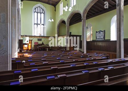 Das einfache Innere der Pfarrkirche in der historischen Stadt Kilmartin in Kilmartin Glen, Argyll & Bute, Schottland Stockfoto