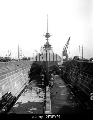 CAMMELL LAIRD WERFT, MERSEYSIDE. Gesamtansicht eines Schiffes im Trockendock. Das Schiff kann 'kühn' genannt werden. Fotografiert im Juni 1913 von Bedfor Stockfoto