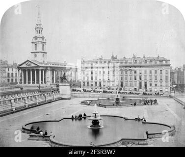 TRAFALGAR SQUARE, Westminster, London. Blick nach Osten über den Trafalgar Square mit den Springbrunnen im Vordergrund und der Reiterstatue von G Stockfoto