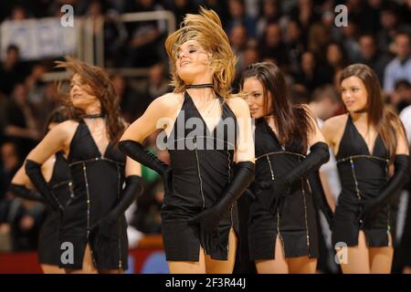 BASKETBALL - SEMAINE DES AS 2010 - VILLEURBANNE (FRA) - 18 BIS 21/02/2010 - FOTO : PASCAL ALLEE / HOT SPORTS / DPPI - CHEERLEADERS Stockfoto