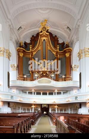 Blick nach Westen auf die gro?e Steinmeyer-Orgel, 1960-1962, Hamburg, Michaeliskirche Stockfoto