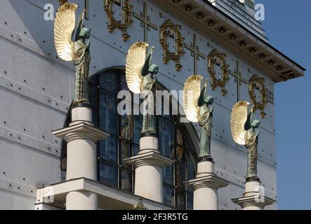 Engel auf Säulen, Kirche St. Leopold, Otto Wagner, Wien, Österreich Stockfoto