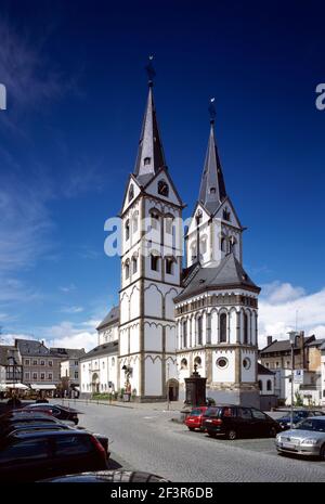 Blick von Süden auf die Pfarrkirche St. Severus in Boppard, Deutschland. Stockfoto