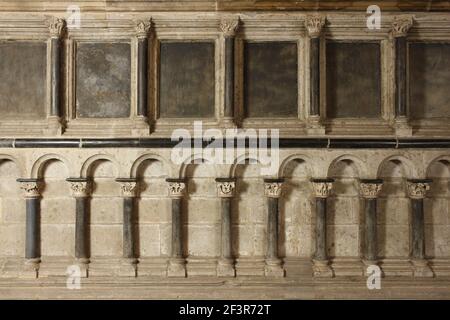 Steinchorschirm in der Nikolaikirche, einem ehemaligen Benediktinerkloster in Brauweiler, Pulheim, Deutschland Stockfoto