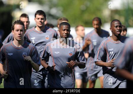 FUSSBALL - FRANZÖSISCHE MEISTERSCHAFT 2010/2011 - L1 - MISCS - TRAININGSSTARTSAISON DES FC LORIENT - 21/06/2010 - FOTO PASCAL ALLEE / HOT SPORTS / DPPI - ARNOLD MVUEMBA Stockfoto