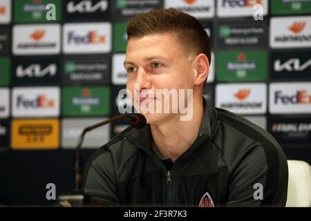 Kiew, Ukraine. März 2021, 17th. Kiew, UKRAINE - 17. MÄRZ 2021 - Mittelfeldspieler des FC Shakhtar Donetsk Mykola Matwijenko wird während der Pressekonferenz vor der UEFA Europa League Runde des 16 2nd-Leg-Spiels gegen A.S. Roma im NSC Olimpiyskyi, Kiew, Hauptstadt der Ukraine gesehen Kredit: Ukrinform/Alamy Live News Stockfoto
