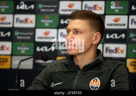 Kiew, Ukraine. März 2021, 17th. Kiew, UKRAINE - 17. MÄRZ 2021 - Mittelfeldspieler des FC Shakhtar Donetsk Mykola Matwijenko wird während der Pressekonferenz vor der UEFA Europa League Runde des 16 2nd-Leg-Spiels gegen A.S. Roma im NSC Olimpiyskyi, Kiew, Hauptstadt der Ukraine gesehen Kredit: Ukrinform/Alamy Live News Stockfoto