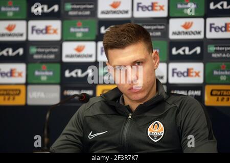 Kiew, Ukraine. März 2021, 17th. Kiew, UKRAINE - 17. MÄRZ 2021 - Mittelfeldspieler des FC Shakhtar Donetsk Mykola Matwijenko wird während der Pressekonferenz vor der UEFA Europa League Runde des 16 2nd-Leg-Spiels gegen A.S. Roma im NSC Olimpiyskyi, Kiew, Hauptstadt der Ukraine gesehen Kredit: Ukrinform/Alamy Live News Stockfoto