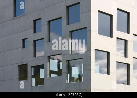 Details der Fenster der Zollverein School of Management and Design Das erste Gebäude, das von den Architekten Kazuyo Sejima und Ryue entworfen wurde Nishizawa (SANAA Arc Stockfoto