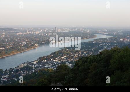 Blick auf den Rhein nach Bonn, Kˆnigswinter, Blick vom Drachenfels Stockfoto