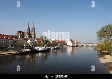 Blick ¸ber die Donau von Nordosten, Regensburg, Dom St. Peter Stockfoto