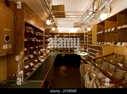 Bahnpostwagen 'Mainz 3912 (1926), Briefverteilraum, Bochum-Dahlhausen, Eisenbahnmuseum Stockfoto