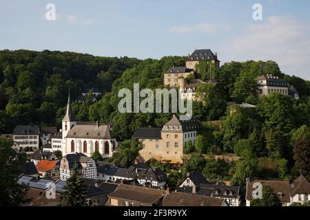 Pfarrkirche St. Mari‰ Himmelfahrt und Burg, Blankenheim Stockfoto