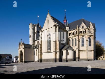 Blick von S¸dosten, M¸nstermaifeld, Stiftskirche St. Martin und St. Severus Stockfoto