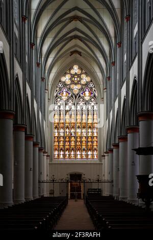 Blick nach Westen auf das Westfenster (vor 1397), Altenberger Dom, Bergischer Dom Stockfoto