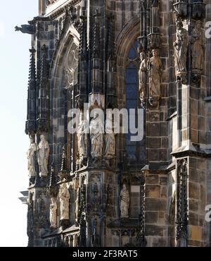 Heiligenfiguren an der S¸dseite, Aachen, M¸nster (Pfalzkapelle) Stockfoto