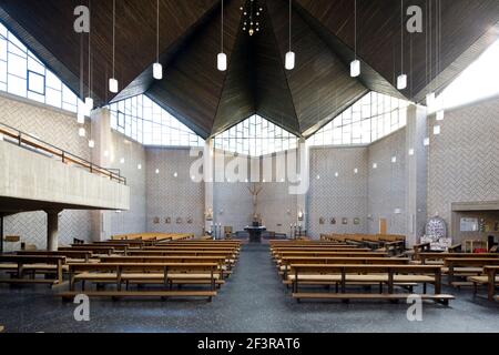 Blick zum Altar (ohne Licht), Aachen-Soers, St. Andreas (Kirchen der Pfarrei Franziska von Aachen) Stockfoto