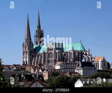 Nach Süden ausgerichtete Kathedrale von Chartres, eines der schönsten Beispiele der französischen Hochgotik, in der Nähe von Paris, Frankreich Stockfoto