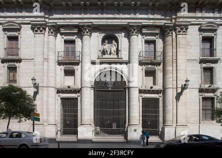 Die Kirche von San Isidro el Real, auch bekannt als die Kirche der Colegiata oder Collegium von San Isidro, eine barocke Kirche im Zentrum von Madrid, Spanien. Stockfoto