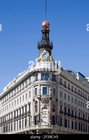 Fassade des alten Bankgebäudes (Banco Espanol de Credito) in der Alcala-Straße, Madrid, Spanien. Stockfoto