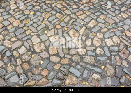 Historische Kopfsteinpflasterstraße in der Altstadt von Goslar Stockfoto