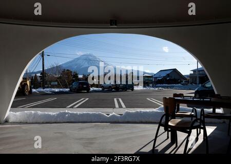 HOTO FUDO, Restaurant, Blick nach Süden vom Innenraum, Fuji im Hintergrund Stockfoto