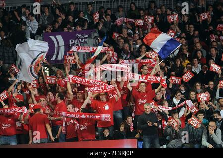 BASKETBALL - EUROLEAGUE 2010/2011 - CHOLET BASKET V FENERBAHCE ULKER - CHOLET (FRA) - 17/11/2010 - FOTO : PASCAL ALLEE / HOT SPORTS / DPPI - UNTERSTÜTZER CHOLET Stockfoto