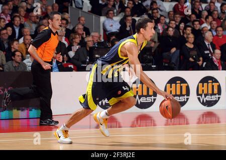 BASKETBALL - EUROLEAGUE 2010/2011 - CHOLET BASKET V FENERBAHCE ULKER - CHOLET (FRA) - 17/11/2010 - FOTO : PASCAL ALLEE / HOT SPORTS / DPPI - 4 ROKO UKIC (ULK) Stockfoto