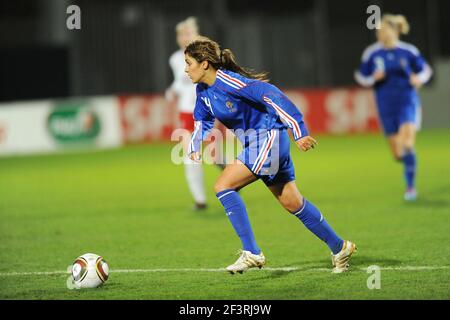 FUSSBALL - FREUNDSCHAFTSSPIEL - FRAUEN - FRANKREICH GEGEN POLEN - 19/11/2010 - FOTO PASCAL ALLEE / DPPI - LOUISA NECIB (FRA) Stockfoto