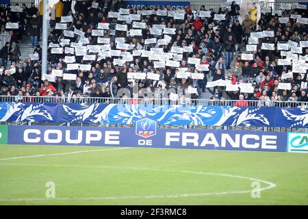 FUSSBALL - FRANZÖSISCH CUP 2010/2011 - 1/16 FINALE - SCO ANGERS / GIRONDINS BORDEAUX - 22/01/2011 - FOTO PASCAL ALLEE / DPPI - FRANZÖSISCHE TASSE ILLUSTRATION Stockfoto