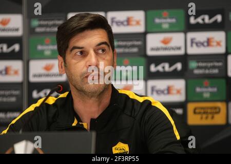 Kiew, Ukraine. März 2021, 17th. Kiew, UKRAINE - 17. MÄRZ 2021 - Cheftrainer von A. S. Roma Paulo Fonseca wird während der Pressekonferenz vor der UEFA Europa League Runde des 16 2nd-Bein-Spiels gegen FC Shakhtar Donetsk im NSC Olimpiyskyi, Kiew, Hauptstadt der Ukraine Bild: Ukrinform/Alamy Live News Stockfoto