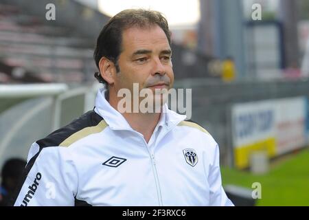 FUSSBALL - FRANZÖSISCHE MEISTERSCHAFT 2011/2012 - SCO ANGERS GEGEN STADE DE REIMS - 26/08/2011 - FOTO PASCAL ALLEE / DPPI - STEPHANE MOULIN DER CHEFTRAINER VON ANGERS SCO Stockfoto