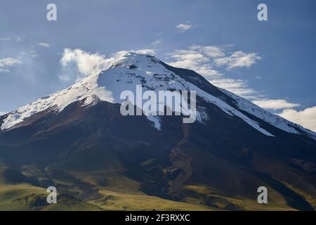 Cotopaxi ist ein aktiver Vulkan in den Anden, im Kanton Latacunga der Provinz Cotopaxi, südlich von Quito. Zweithöchster Gipfel in Ecuador A Stockfoto